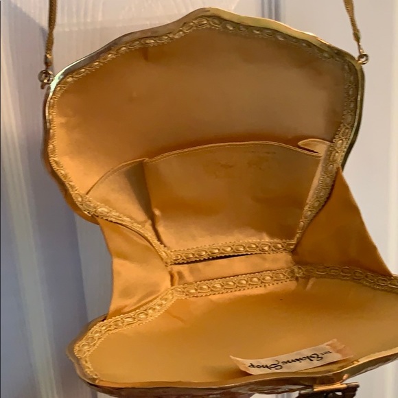 Gold Hard “SeaShell” Purse with Coral Clasp - Picture 7 of 8